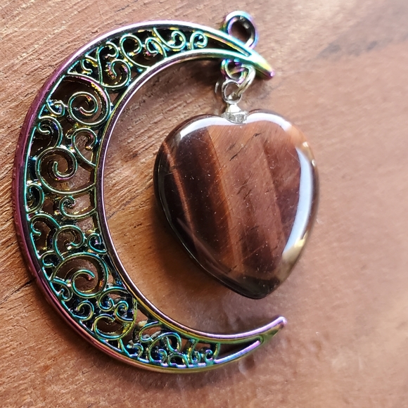 New Carved Heart Shaped Red Tiger Eye Rainbow Titanium Cresent Moon Pendant. - Picture 11 of 14